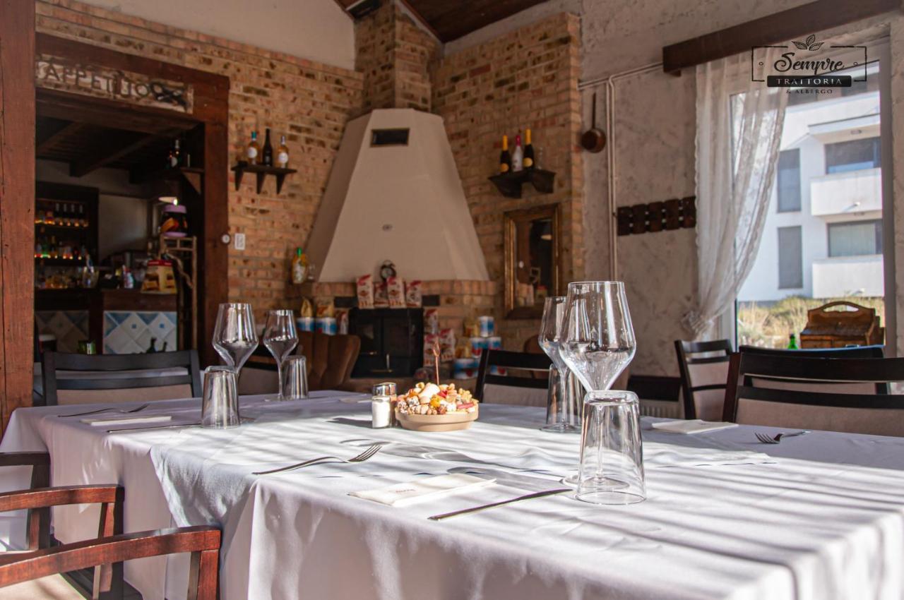 Bed and Breakfast Sempre Étterem És Panzió Székesfehérvár Esterno foto