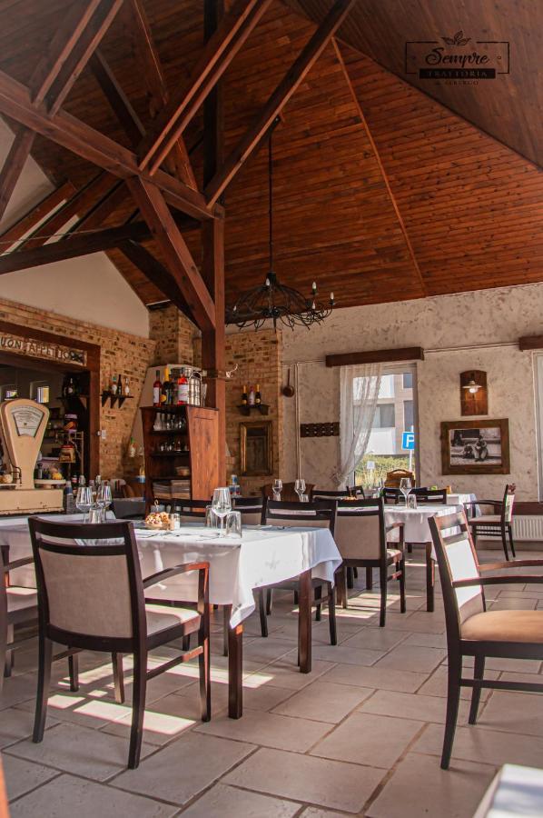 Bed and Breakfast Sempre Étterem És Panzió Székesfehérvár Esterno foto