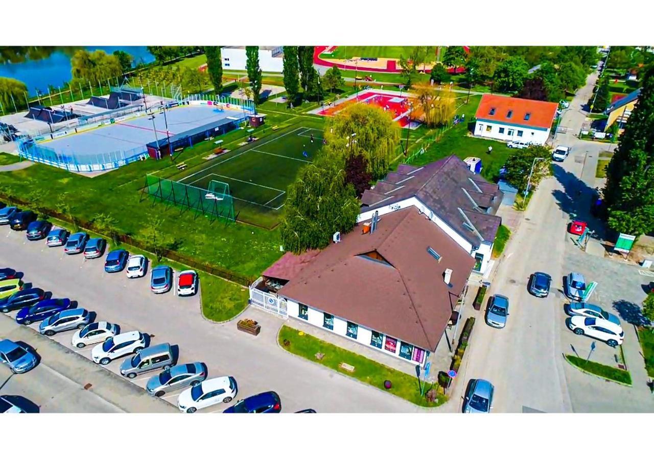Bed and Breakfast Sempre Étterem És Panzió Székesfehérvár Esterno foto