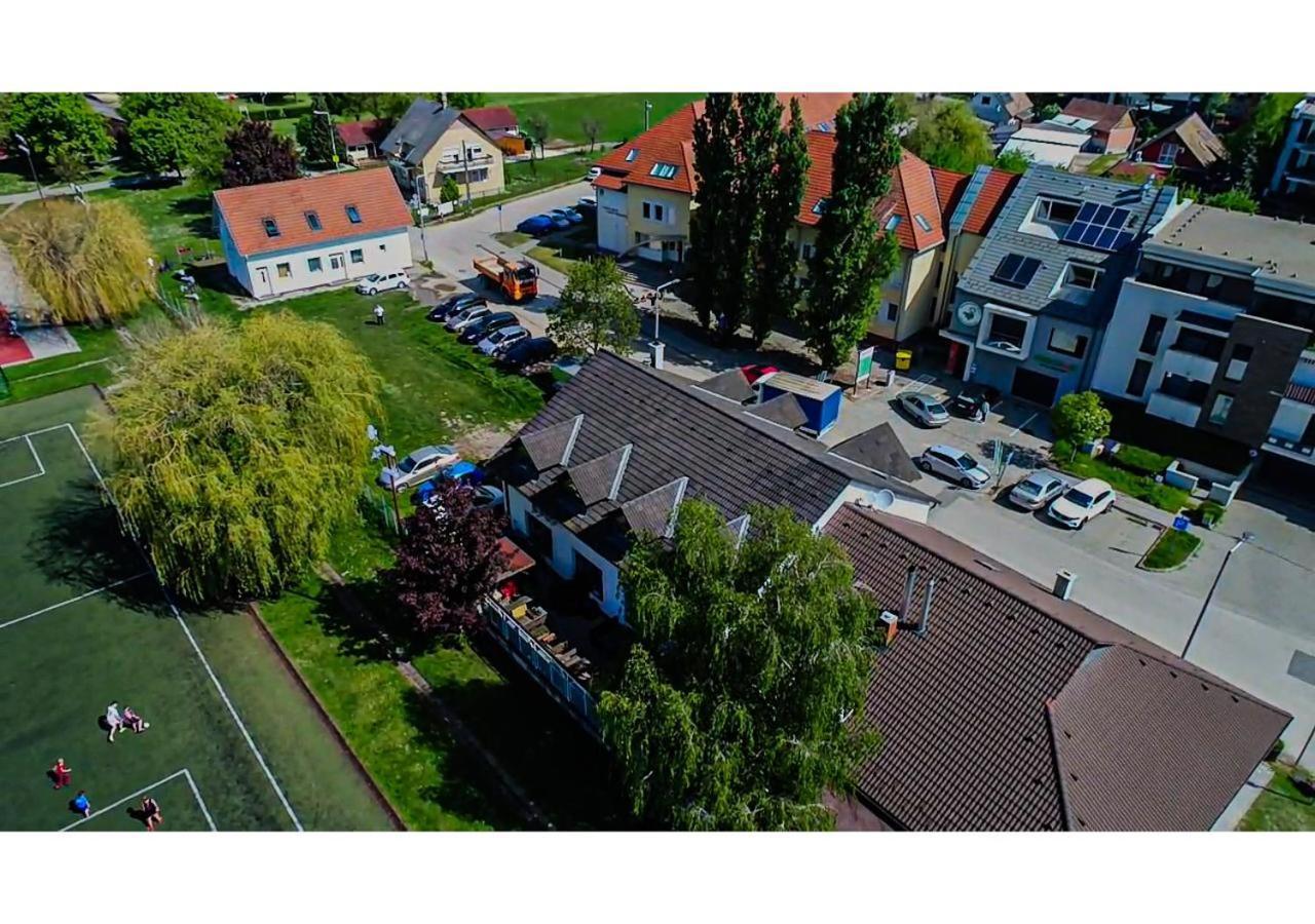 Bed and Breakfast Sempre Étterem És Panzió Székesfehérvár Esterno foto